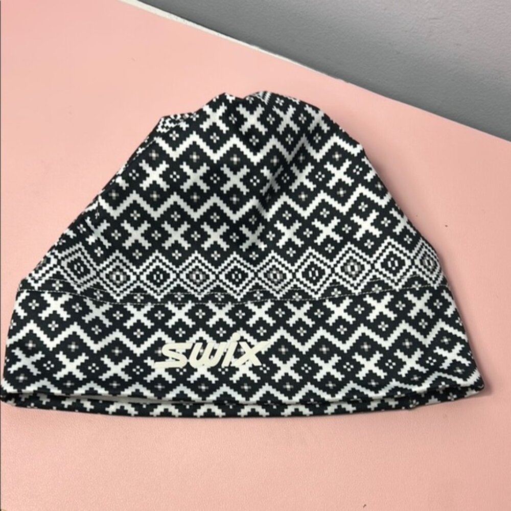 Swix Black and White Geometric Hat